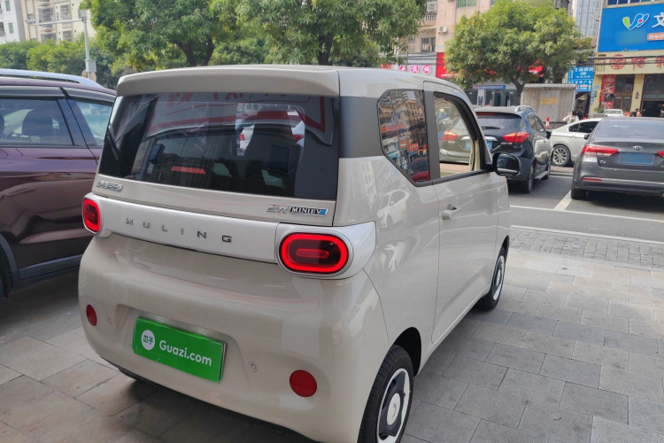 五菱汽车 宏光MINIEV 2024款 第三代 215km 青春版车身外观7