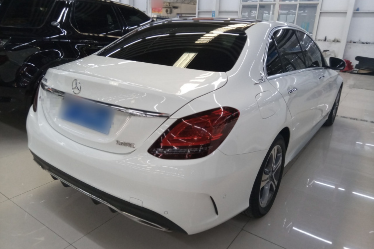 奔驰C级 2020款 C 260 L 运动版车身外观7