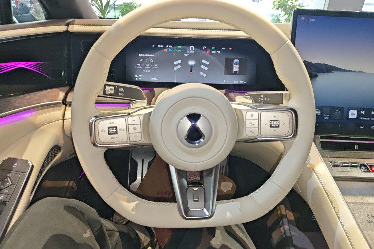 腾势Z9 2024款 1100km 四驱Ultra版中控内饰13