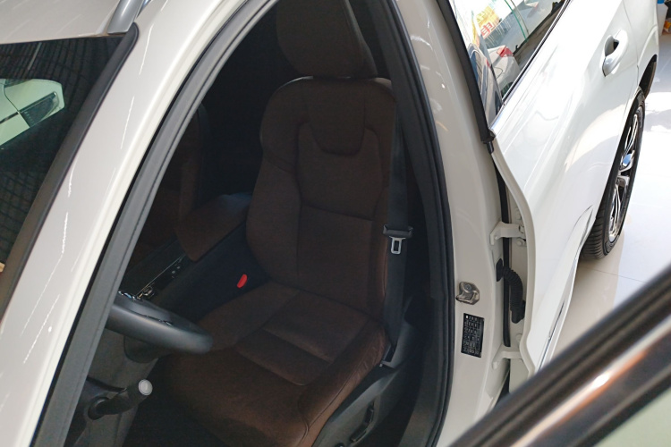 沃尔沃XC60 2022款 B5 四驱智逸豪华版中控内饰19