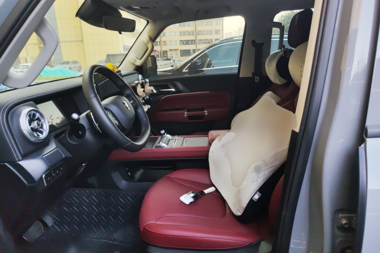 坦克300 2025款 2.0T 征服者中控内饰19