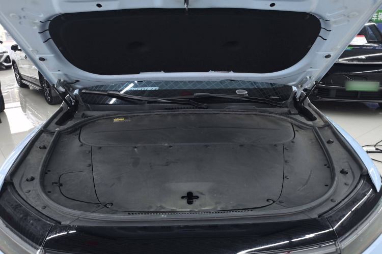 理想汽车 理想ONE 2020款 增程6座版机舱底盘24