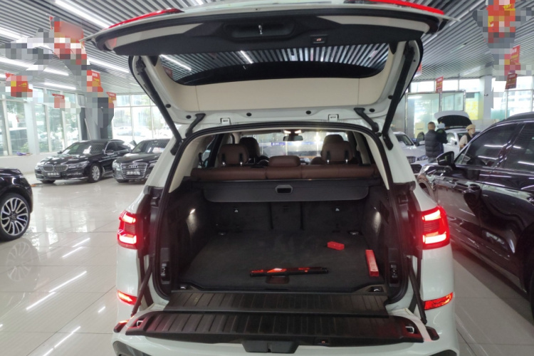 宝马X5(进口) 2019款 xDrive30i M运动套装机舱底盘23