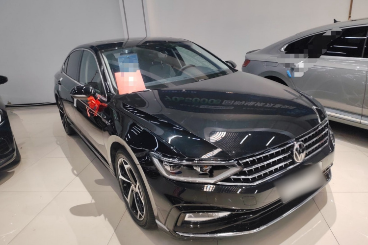 大众 迈腾 2023款 200万辆纪念版 330TSI DSG豪华型车身外观3