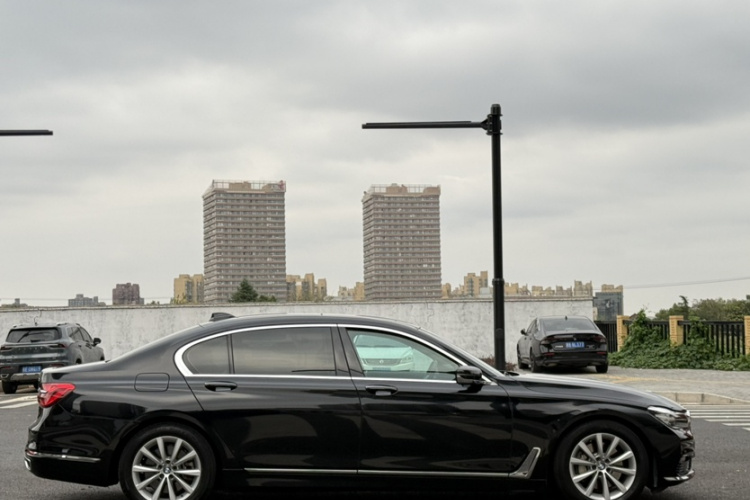 宝马7系 2017款 730Li 领先型车身外观6002