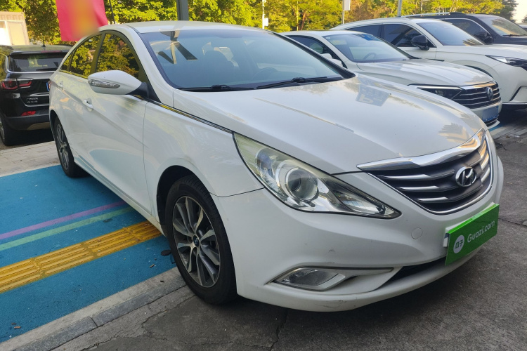 现代 索纳塔 2013款 2.0L 自动时尚版车身外观3