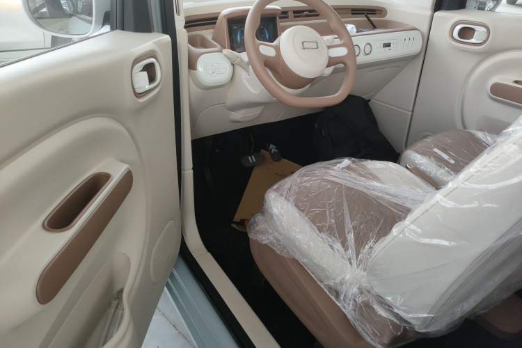 奔腾小马 2026款 222km 闪耀马中控内饰7003