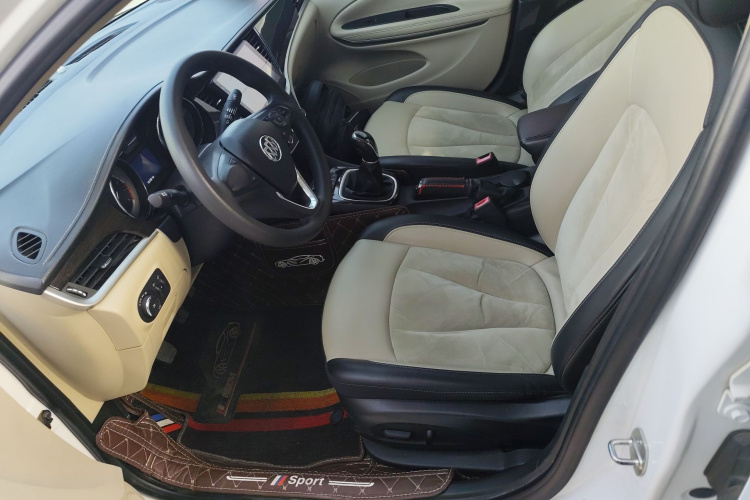 别克 威朗 2018款 三厢 15S 手动领先型中控内饰19