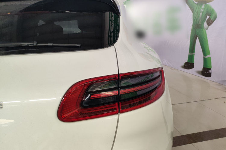 保时捷 2017款  Macan Turbo 3.6T车身外观9