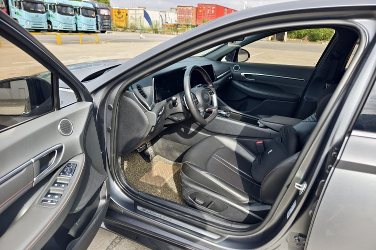 现代 索纳塔 2022款 270TGDi DCT 20周年纪念款中控内饰7005