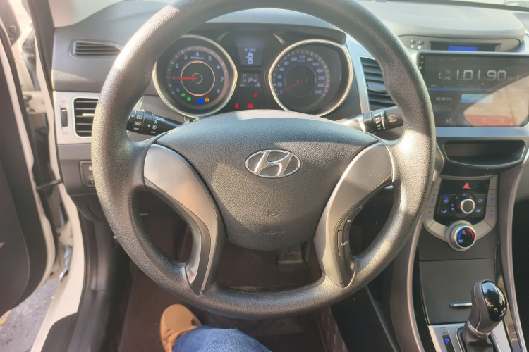 现代 朗动 2015款 1.6L 自动领先型局部细节13