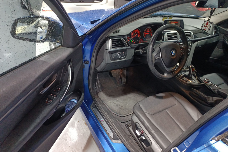 宝马3系 2017款 320Li M运动型中控内饰7003