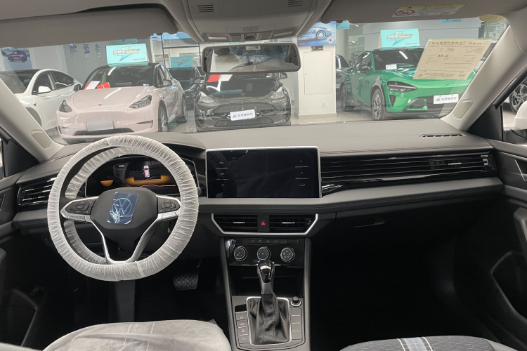 大众 速腾 2025款 改款 300TSI DSG飞越版中控内饰7001