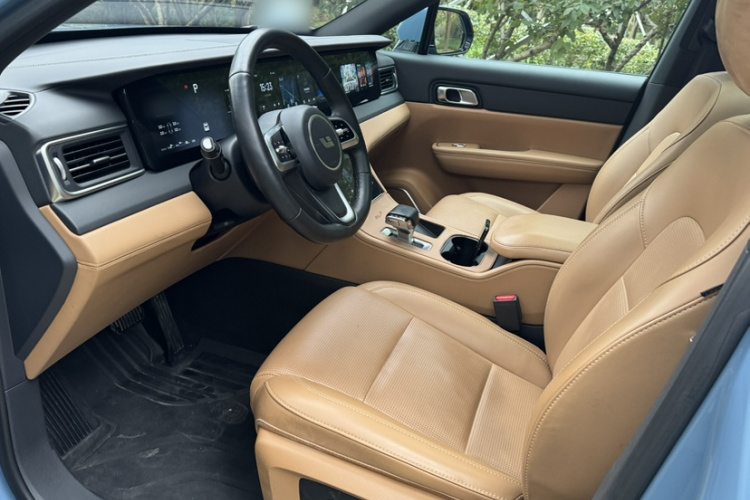 理想汽车 理想ONE 2021款 增程6座版中控内饰7012