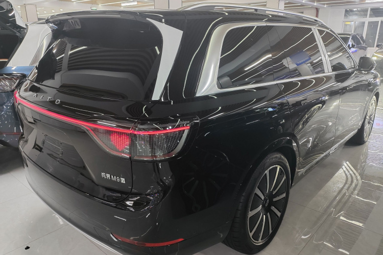 鸿蒙智行 问界M9 2025款 纯电 Ultra版 100kWh 5座版车身外观6005