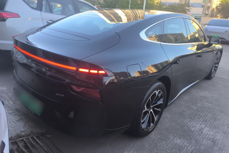 小鹏P7 2022款 480E车身外观7