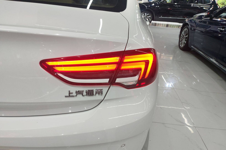 别克 君威 2020款 552T 精英型车身外观9