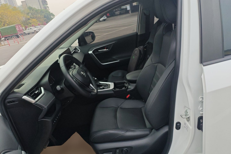 丰田 威兰达 2023款 双擎 2.5L E-CVT四驱尊贵版局部细节19