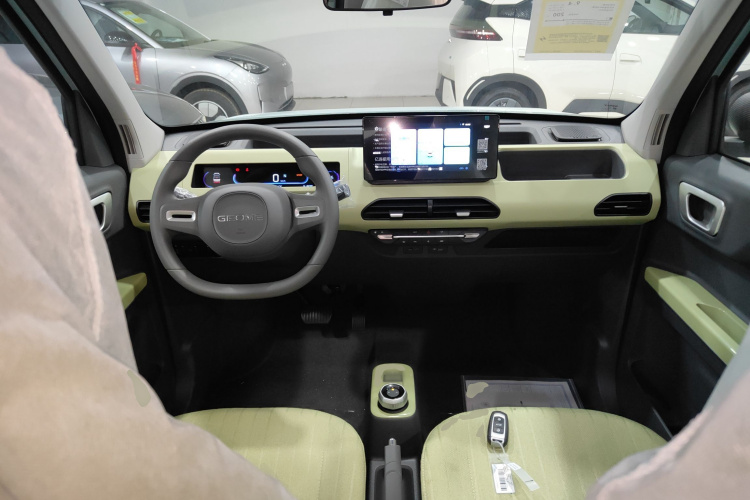 吉利银河 2024款 熊猫mini 200km 耐力熊中控内饰12