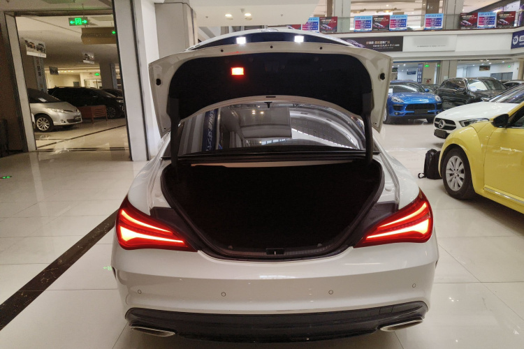 奔驰CLA 2017款 改款 CLA 220 4MATIC机舱底盘23