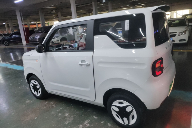 吉利银河 熊猫 2025款 210km 元气熊车身外观4