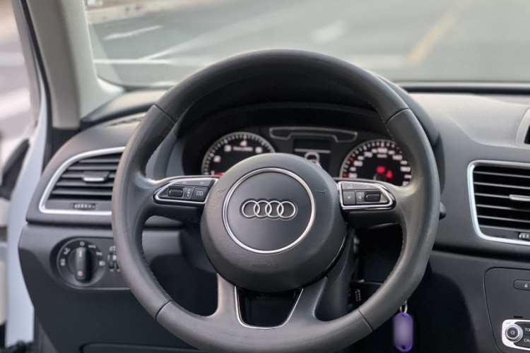 奥迪Q3 2017款 30 TFSI 时尚型中控内饰7003