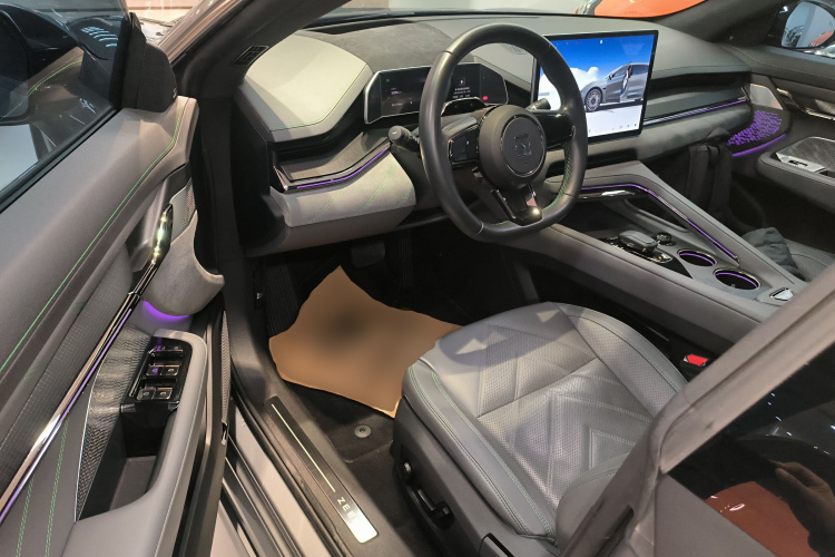 极氪001 2023款 WE版 100kWh中控内饰7003