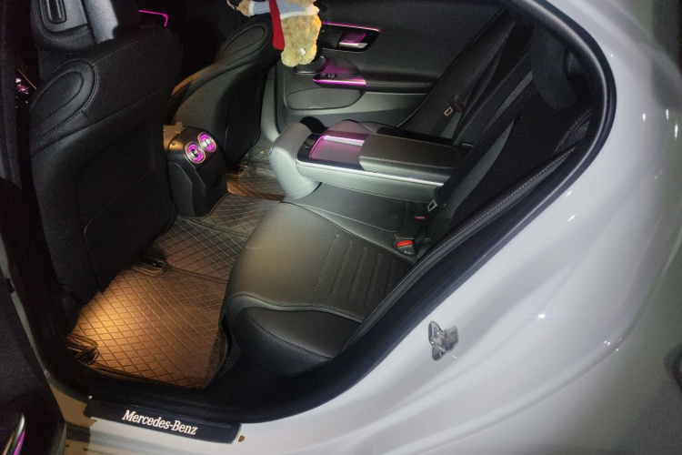 奔驰C级 2025款 C 260 L 运动版中控内饰21