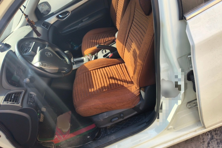 日产 轩逸 2014款 1.6XV CVT尊享版局部细节19