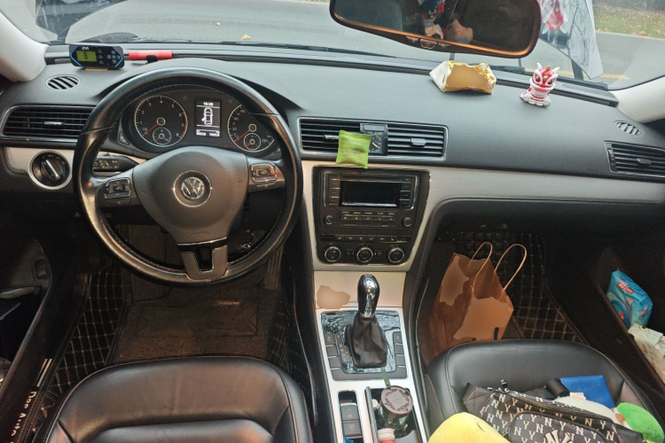 大众 帕萨特 2015款 1.8TSI DSG尊荣版中控内饰12