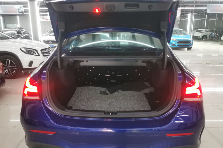 奔驰A级 2020款 改款 A 200 L 运动轿车动感型机舱底盘23