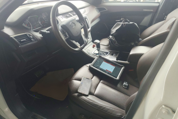 陆风X7 2015款 2.0T 全景旗舰版中控内饰7003