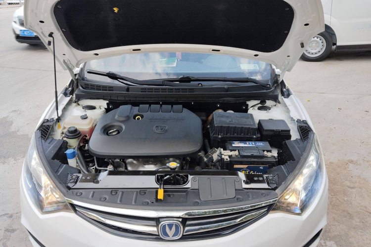 长安 逸动 2016款 XT 1.6L 手动俊酷型机舱底盘24