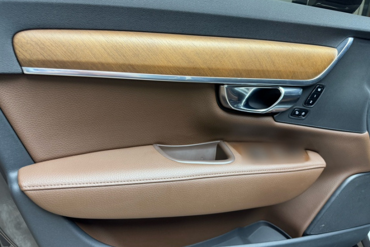 沃尔沃S90 2021款 B5 智逸豪华版中控内饰7009