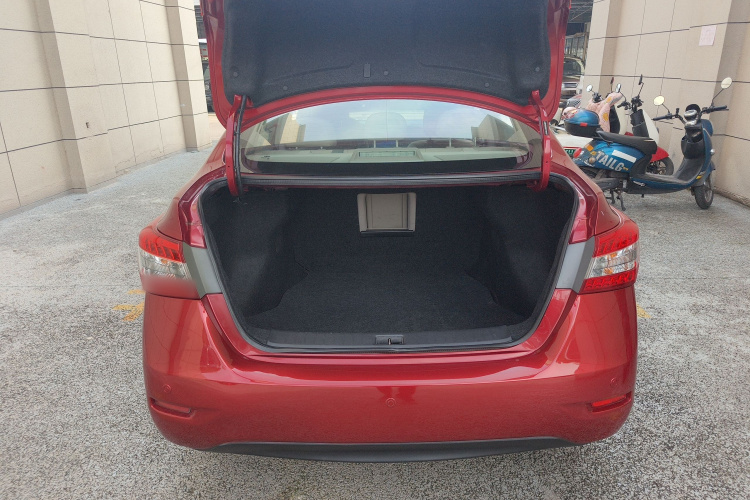 日产 轩逸 2014款 1.6XV CVT尊享版机舱底盘23