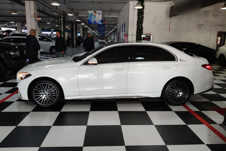 奔驰C级 2023款 C 260 L 运动版车身外观4