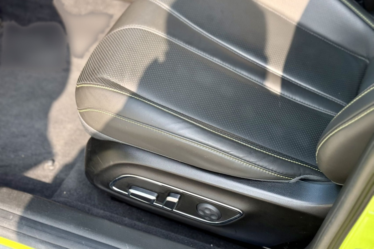 小鹏P7 2022款 670E+鹏翼版局部细节41