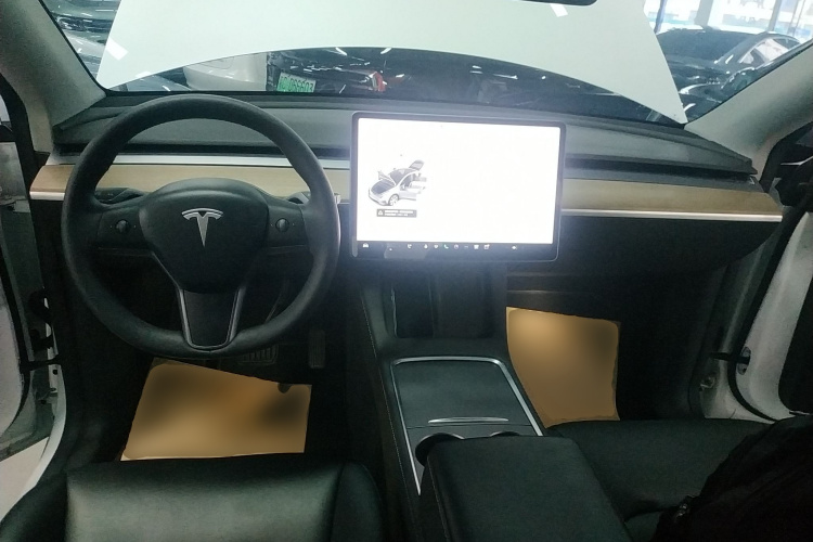 特斯拉 Model Y 2021款 长续航全轮驱动版中控内饰7002