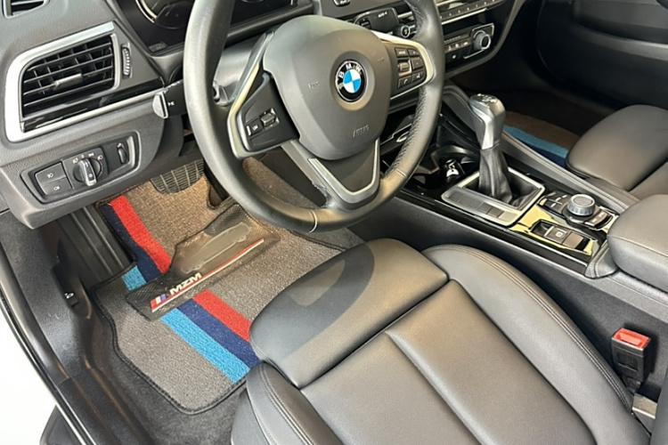 宝马1系 2018款 改款 118i 运动型局部细节13