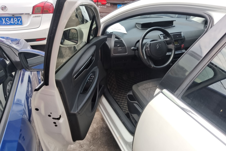 雪铁龙 世嘉 2016款 经典 三厢 1.6L 手动品尚型中控内饰7002