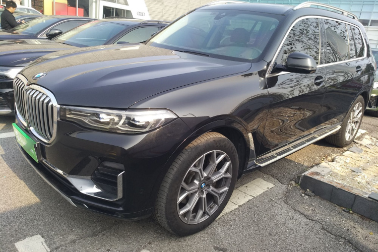 宝马X7 2021款 xDrive40i 领先型豪华套装车身外观4