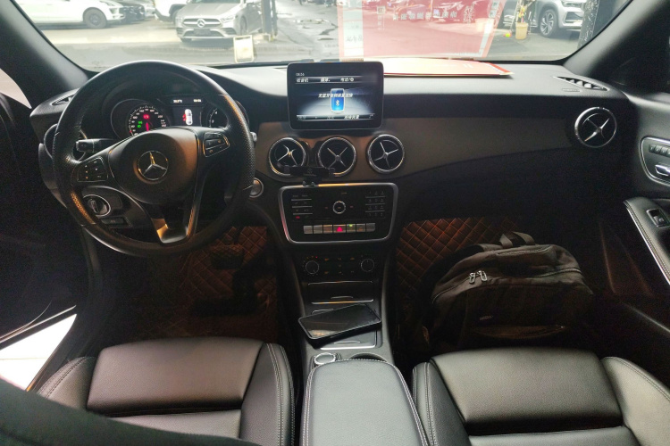 奔驰CLA 2019款 CLA 200 时尚型中控内饰7002