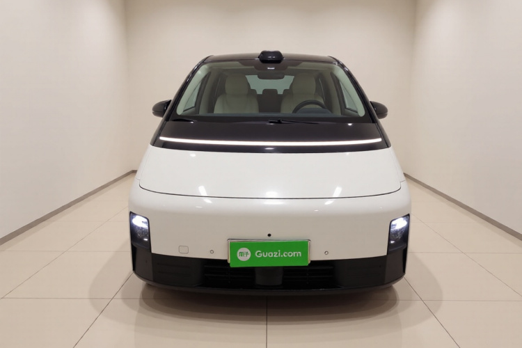 理想汽车 理想MEGA 2024款 Ultra车身外观2