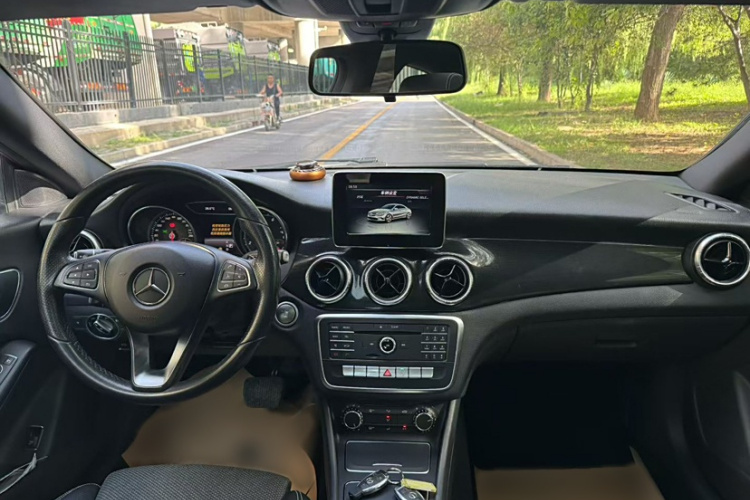 奔驰CLA 2017款 CLA 180中控内饰7001