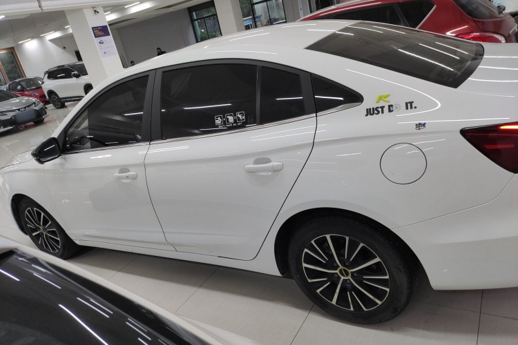 荣威i5 2021款 1.5L CVT钻石版车身外观4