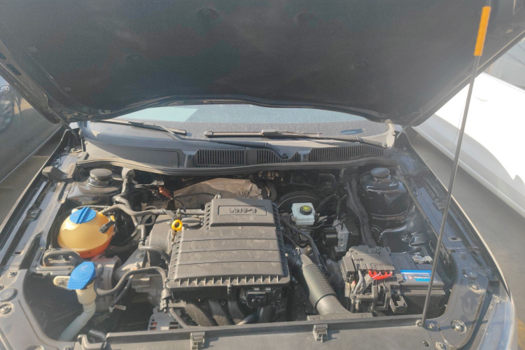 大众 朗逸 2017款 1.6L 自动舒适版机舱底盘24