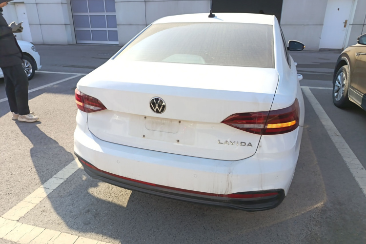 大众 朗逸 2023款 改款 1.5L 自动得逸版车身外观6