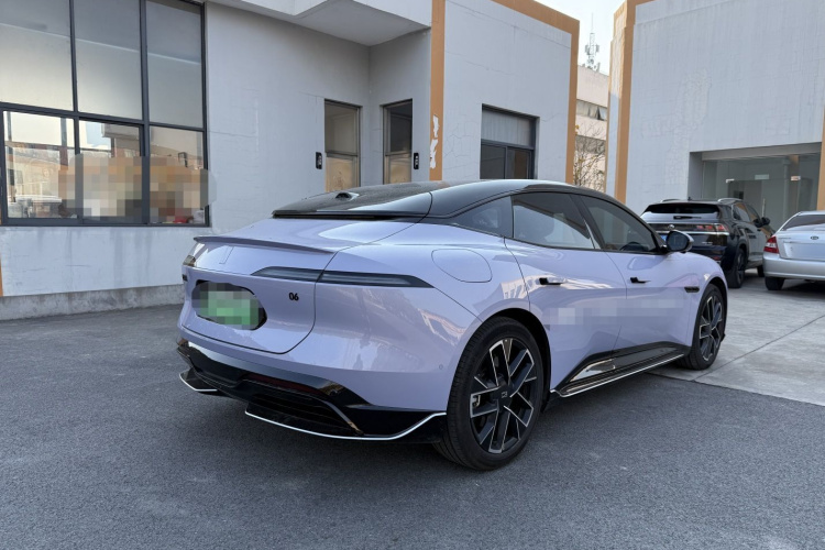 阿维塔06 2025款 Pro增程版车身外观6006