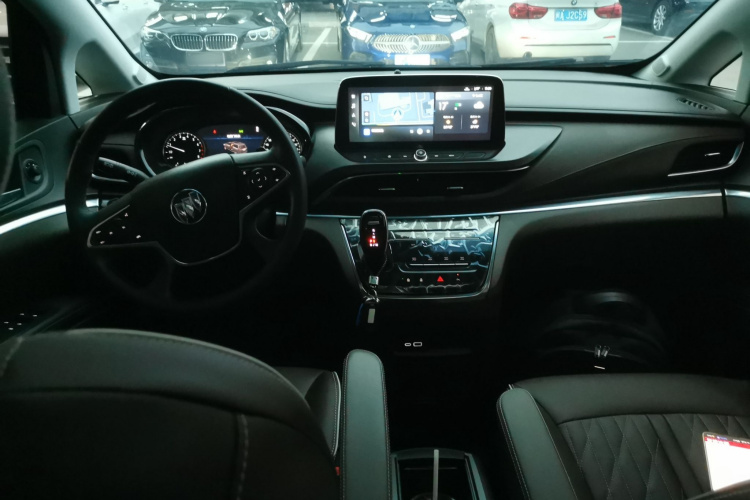 别克GL8 2022款 陆上公务舱 652T 豪华型中控内饰12