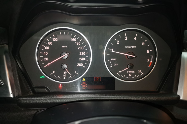 宝马2系多功能旅行车 2015款 218i 领先型局部细节14